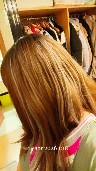 2Pelucas realistas 1 castaña de rais la otra rubia