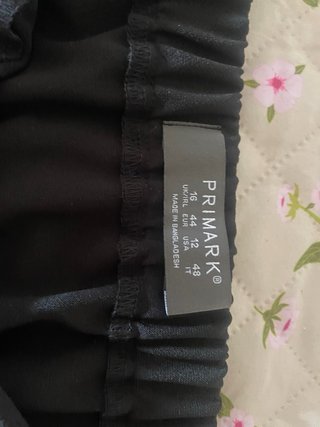 Falda negra con hebillas