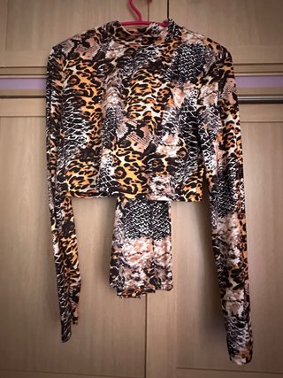 Conjunto chaleco y falda estampado