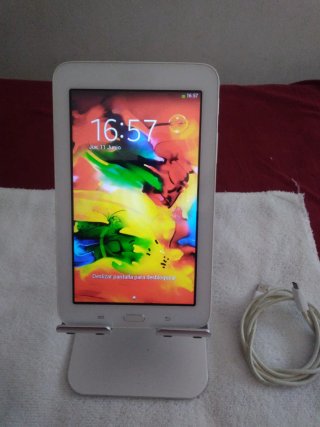 Tablet Samsung Blanca con Juegos