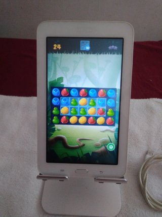 Tablet Samsung Blanca con Juegos