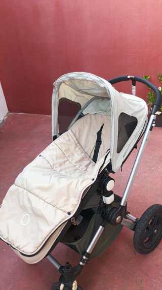 Cochecito Bugaboo camaleón con saco de invierno