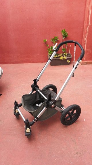 Cochecito Bugaboo camaleón con saco de invierno