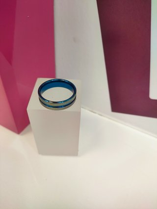Anillo acero plateado con linea azul T18