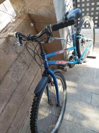 Bicicleta azul BH
