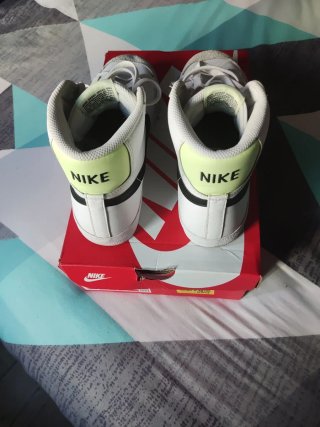 Zapatillas Nike Blazer MID'77 Talla 39 niño