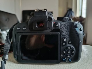 Canon EOS 800D + Obiettivo 18-55mm