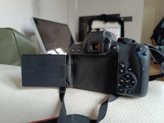 Canon EOS 800D + Obiettivo 18-55mm