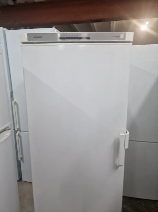 Congelador vertical Siemens 1.75m