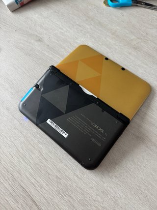 Nintendo 3DS XL con Tapa Zelda Dorada