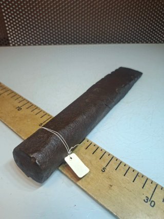Cuña antigua de acero