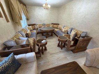Salón Marroquí Sofá Beige y Dorado