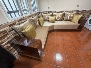 Salón Marroquí Sofá Beige y Dorado