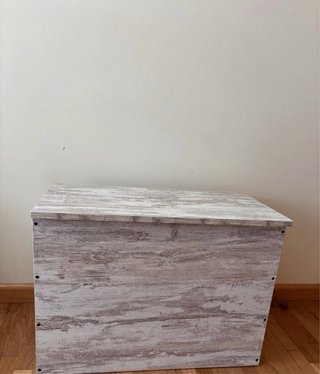 Baúl de madera con tapa