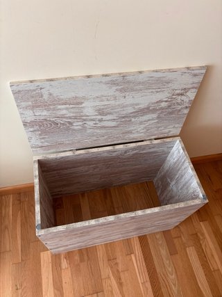 Baúl de madera con tapa