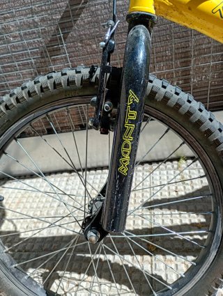 Bicicleta Monty BMX Amarilla
