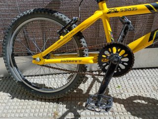 Bicicleta Monty BMX Amarilla
