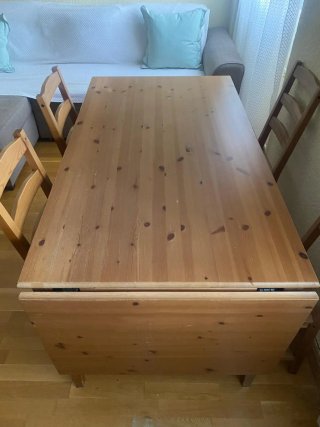 Mesa de comedor extensible de madera con 4 sillas