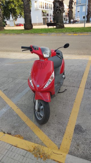 Piaggio Scooter Rojo