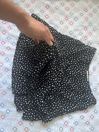 Stradivarius Minifalda negra con lunares blancosXS
