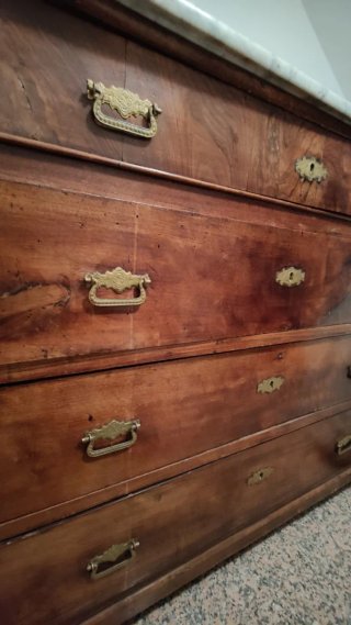 Comò elegante in legno e marmo