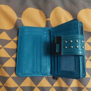 A estrenar | Cartera Mundi Teal con Tachuelas