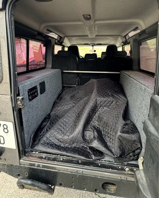 Land Rover Defender 110