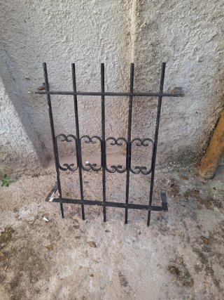 Reja de hierro macizo para ventana 70cm ×60 cm