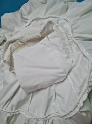 Vestido Flamenca Blanco con tira bordada verde.