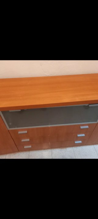 Mueble aparador madera y cristal