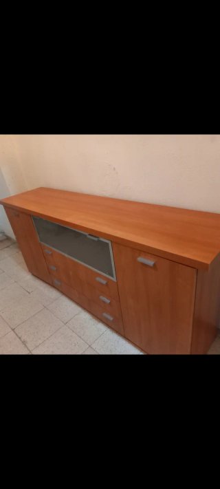 Mueble aparador madera y cristal