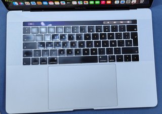 Apple MacBook Pro A1990 15 Plata