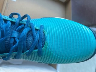 Zapatillas deportivas azules y turquesas nuevas,