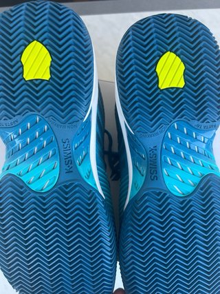 Zapatillas deportivas azules y turquesas nuevas,