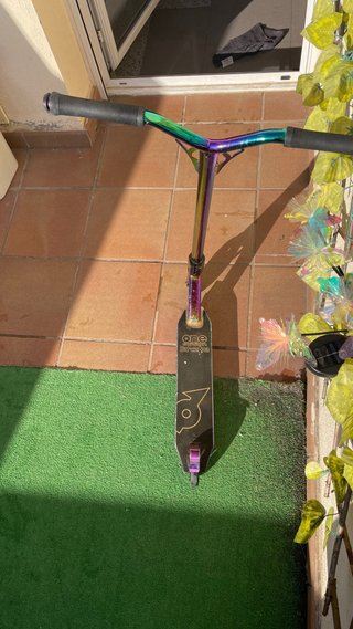 Patinete freestyle arcoíris