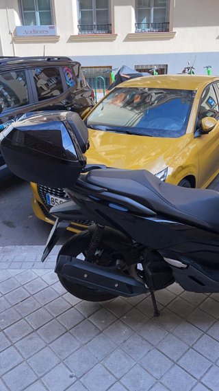 Honda Forza 125 ABS + Top Box