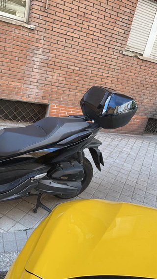 Honda Forza 125 ABS + Top Box