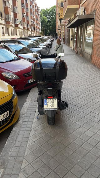Honda Forza 125 ABS + Top Box