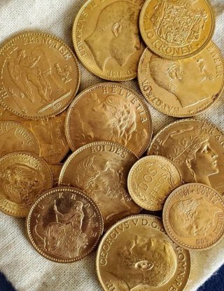 Lote de monedas de oro