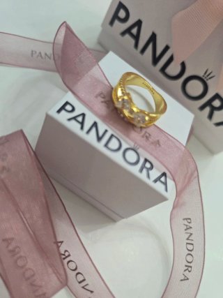 Anillo Pandora Lazo Dorado y Circonitas