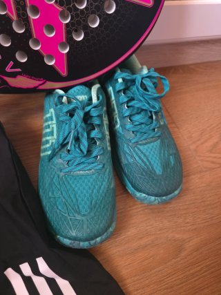 Conjunto Padel: Pala,falda,zapatillas,pelotas