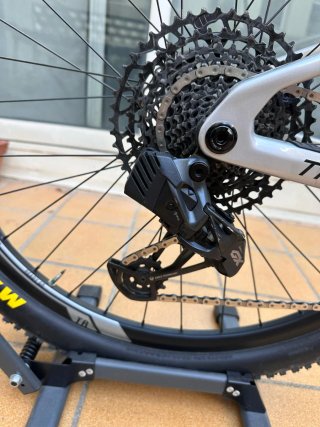 Megamo Track 10 R100 Carbon 2024
