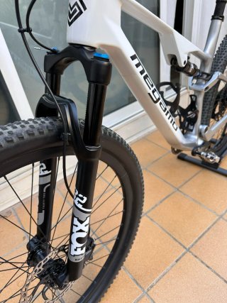 Megamo Track 10 R100 Carbon 2024