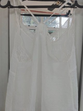 Blusa blanca con encaje