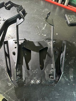 Top Case Givi 42L + Soporte BMW F900GS
