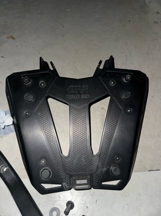 Top Case Givi 42L + Soporte BMW F900GS