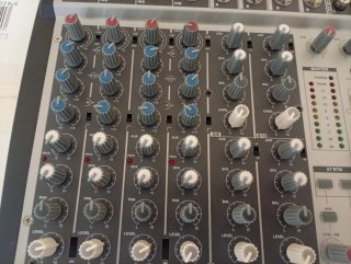 Mesa de mezclas Phonic MM1202 240W
