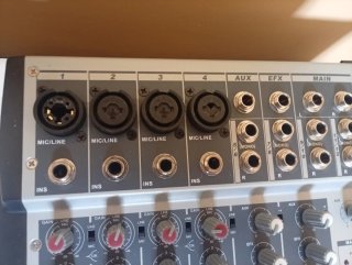 Mesa de mezclas Phonic MM1202 240W