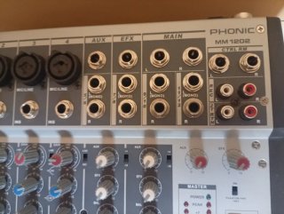 Mesa de mezclas Phonic MM1202 240W