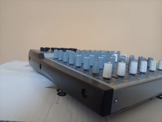 Mesa de mezclas Phonic MM1202 240W